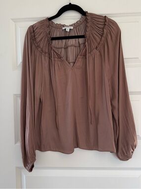 NWT Evereve Satin Gathered Top
